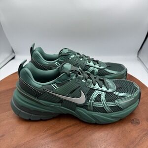 Nike V2K Run Bicoastal Metallic Silver Sneaker Womens Size 8 HF5050-361 Athletic